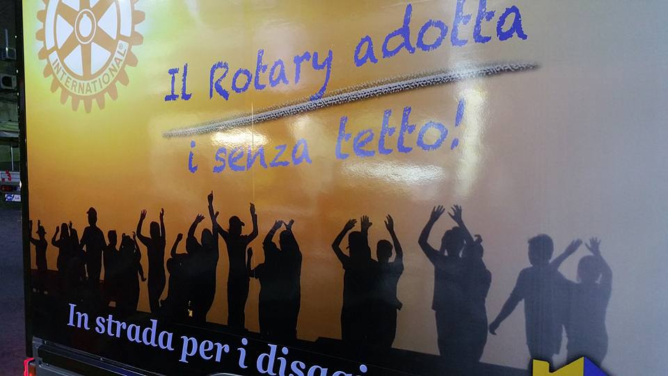 118 - Presenze del Governatore - Ronda di servizio con il GROC dei Rotary Club area panormus Umanita in movimento a favore dei clochard e disagiati - Palermo 30 dicembre 2015/001.jpg